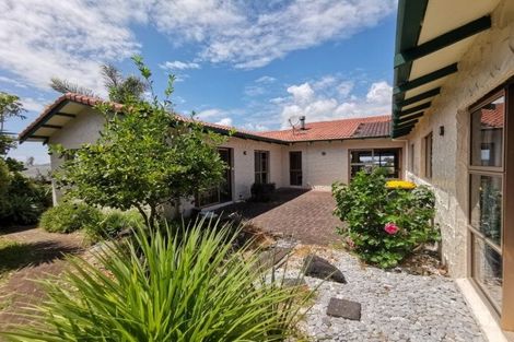 Photo of property in 31 Jellicoe Road, Murrays Bay, Auckland, 0630