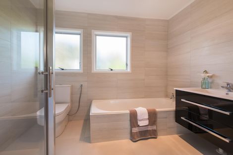 Photo of property in 336 Roscommon Road, Clendon Park, Auckland, 2103