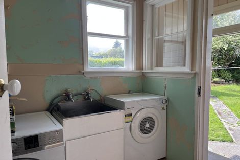 Photo of property in 4 Cemetery Road, Tapanui, 9522