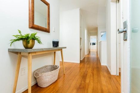 Photo of property in 2/30 Beechwood Road, Rothesay Bay, Auckland, 0630