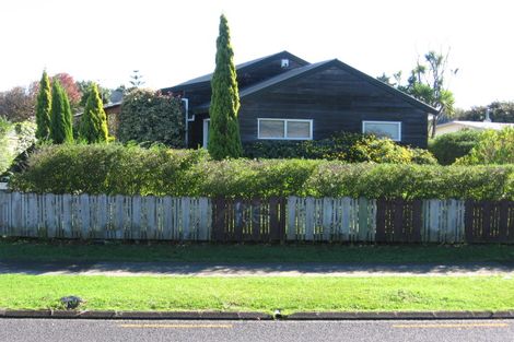 Photo of property in 17 Edgewater Drive, Pakuranga, Auckland, 2010