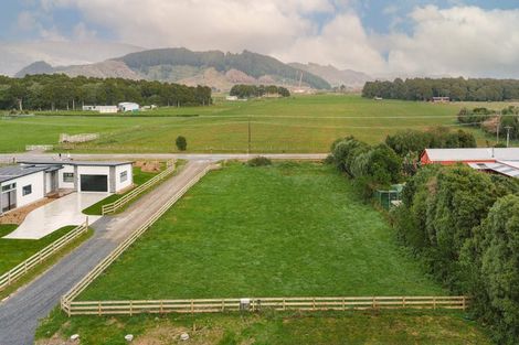 Photo of property in 121a Muhunoa Road East, Ohau, 5570