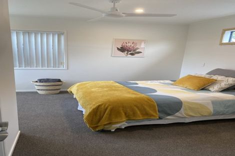 Photo of property in 8 Diosma Place, Botany Downs, Auckland, 2010