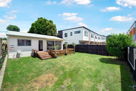 Photo of property in 1/11 Ranui Station Road, Ranui, Auckland, 0612