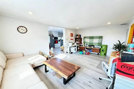 Photo of property in 52 West Harbour Drive, West Harbour, Auckland, 0618