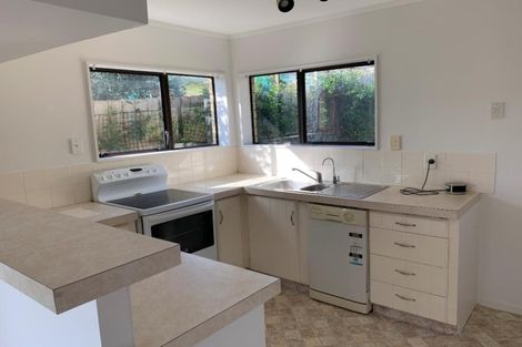 Photo of property in 2/4 Eagle Place, Red Beach, 0932