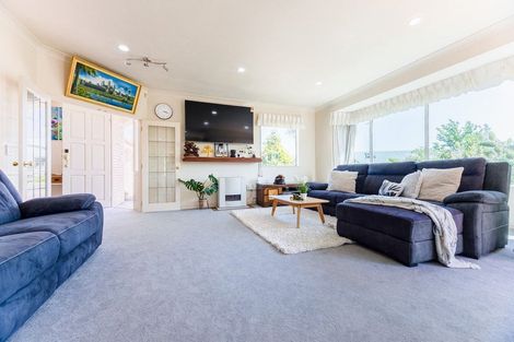 Photo of property in 15 Compass Court, Paraparaumu, 5032