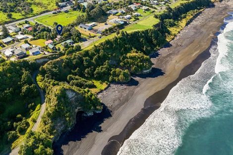 Photo of property in 6 Rangi Street, Mokau, 4376