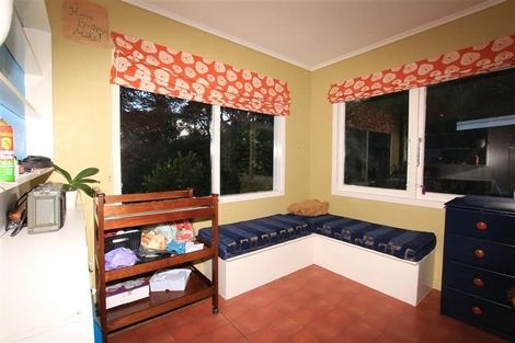 Photo of property in 15 Tinopai Road, Titirangi, Auckland, 0604