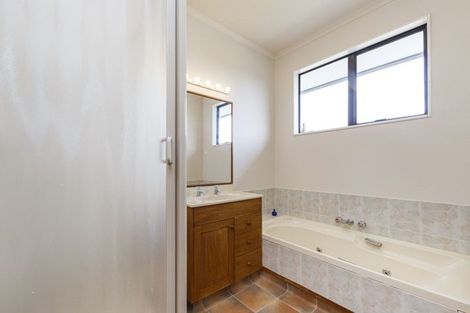 Photo of property in 515 Roberts Line, Kelvin Grove, Palmerston North, 4470