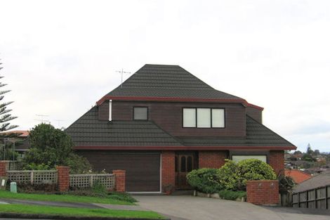 Photo of property in 2/14 Cambric Place, Botany Downs, Auckland, 2010
