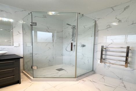 Photo of property in 6c St Catherine Crescent, West Harbour, Auckland, 0618