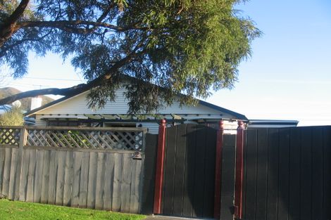 Photo of property in 2 Burnside Street, Waterloo, Lower Hutt, 5011