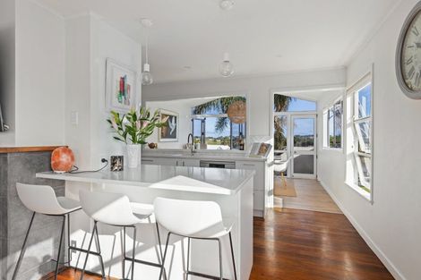 Photo of property in 41 Shakespear Road, Army Bay, Whangaparaoa, 0930