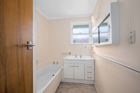 Photo of property in 58 Mcdowell Crescent, Hillcrest, Auckland, 0627