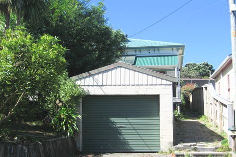 Photo of property in 11 West Road, Northland, Wellington, 6012
