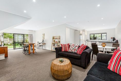 Photo of property in 3 Oak Avenue, Paremata, Porirua, 5024