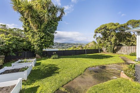 Photo of property in 124 Gloaming Hill, Titahi Bay, Porirua, 5022