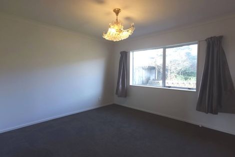 Photo of property in 2 Anure Place, Highland Park, Auckland, 2010