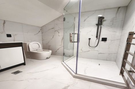 Photo of property in 2a Embling Place, Eastern Beach, Auckland, 2012