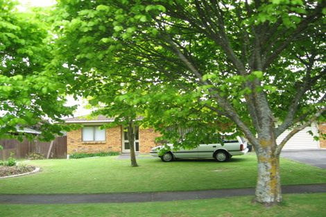 Photo of property in 18 Donzella Place, Conifer Grove, Takanini, 2112