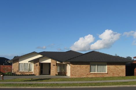 Photo of property in 16 Craigavon Drive, East Tamaki, Auckland, 2013