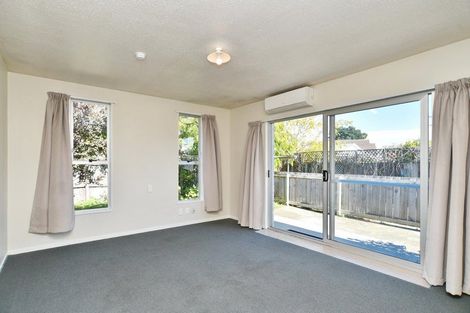 Photo of property in 2/5 Tamarisk Place, Parklands, Christchurch, 8083