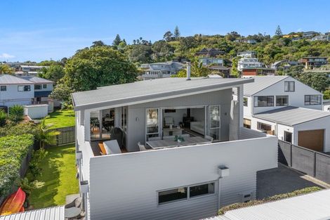 Photo of property in 40a Matakatia Parade, Matakatia, Whangaparaoa, 0930