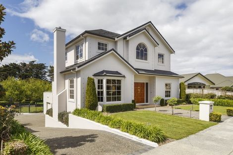 Photo of property in 11 The Oaks, Awapuni, Palmerston North, 4412