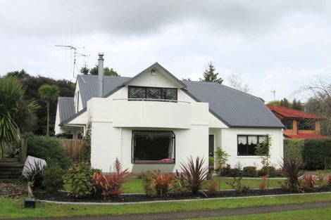 Photo of property in 15 Aloma Way, Glenview, Hamilton, 3206