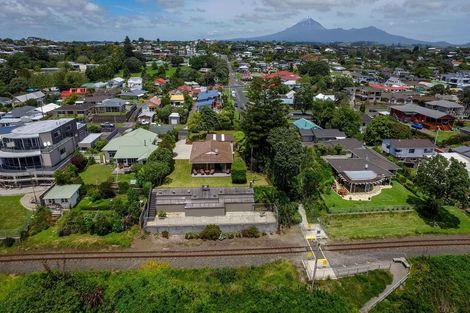 Photo of property in 26 Roy Terrace, Moturoa, New Plymouth, 4310