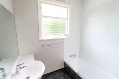 Photo of property in 12 Epsom Road, Hokowhitu, Palmerston North, 4410
