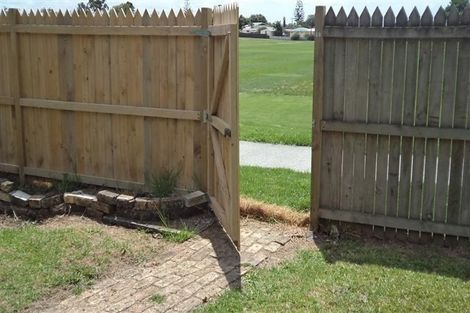 Photo of property in 81 Taikata Road, Te Atatu Peninsula, Auckland, 0610