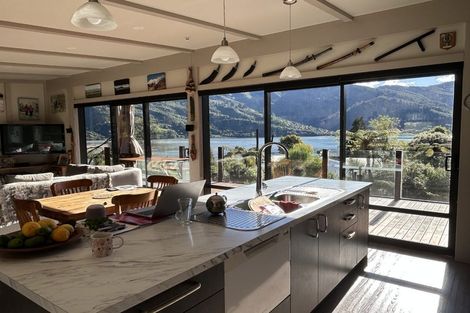 Photo of property in 1742 Queen Charlotte Drive, Linkwater, Picton, 7281