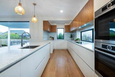 Photo of property in 12b Newburn Road, Waiake, Auckland, 0630