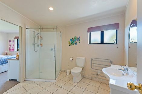 Photo of property in 38 Rata Road, Raumati Beach, Paraparaumu, 5032