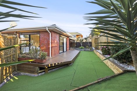 Photo of property in 2/20 Beach Road, Mellons Bay, Auckland, 2014