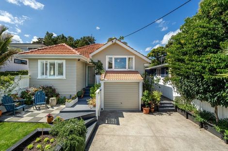 Photo of property in 2/39 Hillcrest Avenue, Hillcrest, Auckland, 0627