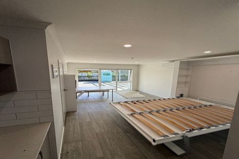 Photo of property in 2/7 Tulloch Place, Conifer Grove, Takanini, 2112