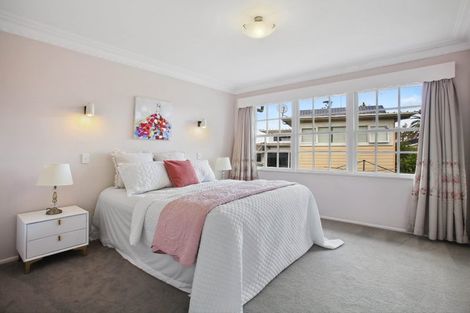 Photo of property in 32 Glenmore Road, Sunnyhills, Auckland, 2010