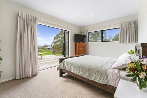 Photo of property in 8 Nga Tui Lane, Acacia Bay, Taupo, 3385
