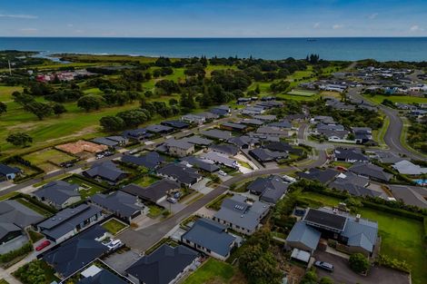 Photo of property in 8 Oakmont Crescent, Waiwhakaiho, New Plymouth, 4312