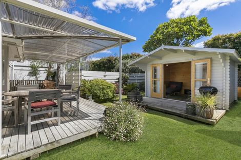 Photo of property in 1/274b Birkdale Road, Birkdale, Auckland, 0626