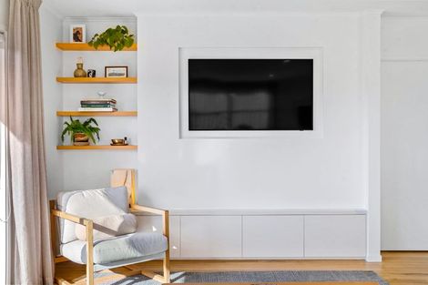 Photo of property in 2/2 Seaview Road, Milford, Auckland, 0620