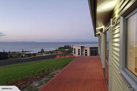 Photo of property in 3 Sunrise Place, Cable Bay, 0420