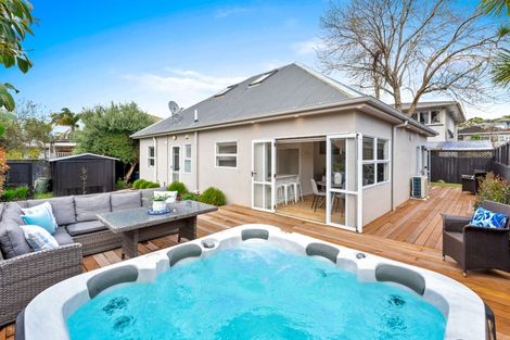 Photo of property in 2/7 Seine Road, Forrest Hill, Auckland, 0620