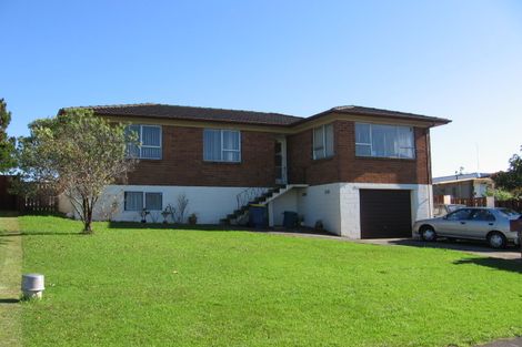 Photo of property in 14 Bodi Place, Te Atatu South, Auckland, 0610