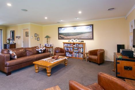 Photo of property in 15 Twin Willow Close, Cambridge, 3434