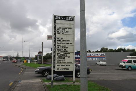 Photo of property in 2/251 Lincoln Road, Henderson, Auckland, 0610