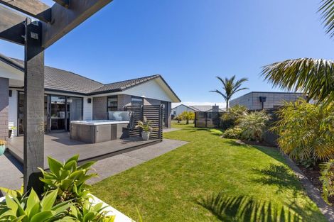 Photo of property in 5 Augusta Grove, Waiwhakaiho, New Plymouth, 4312